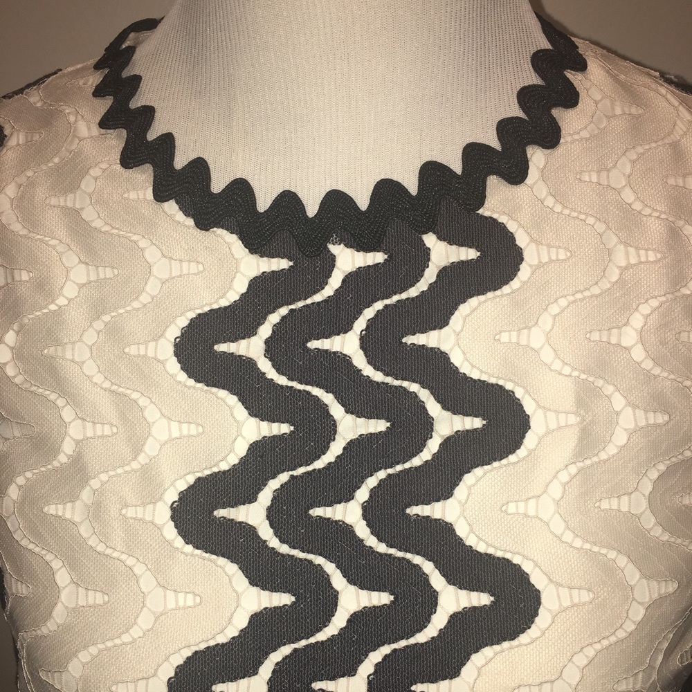 Kate Spade Lace Shift Cream and Black Dress - Size 6 - Picture 8 of 14